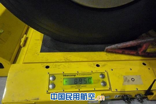 民航飛院洛陽(yáng)分院完成首架新舟600飛機首次稱(chēng)重 民航飛院洛陽(yáng)分院完成首架新舟600飛機首次稱(chēng)重