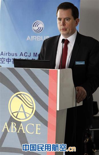 空中客車(chē)公務(wù)機部副總裁方書(shū)華(Francois CHAZELLE)介紹空中客車(chē)公務(wù)機系列及其市場(chǎng)前景。 空中客車(chē)公務(wù)機部副總裁方書(shū)華(Francois CHAZELLE)介紹空中客車(chē)公務(wù)機系列及其市場(chǎng)前景。